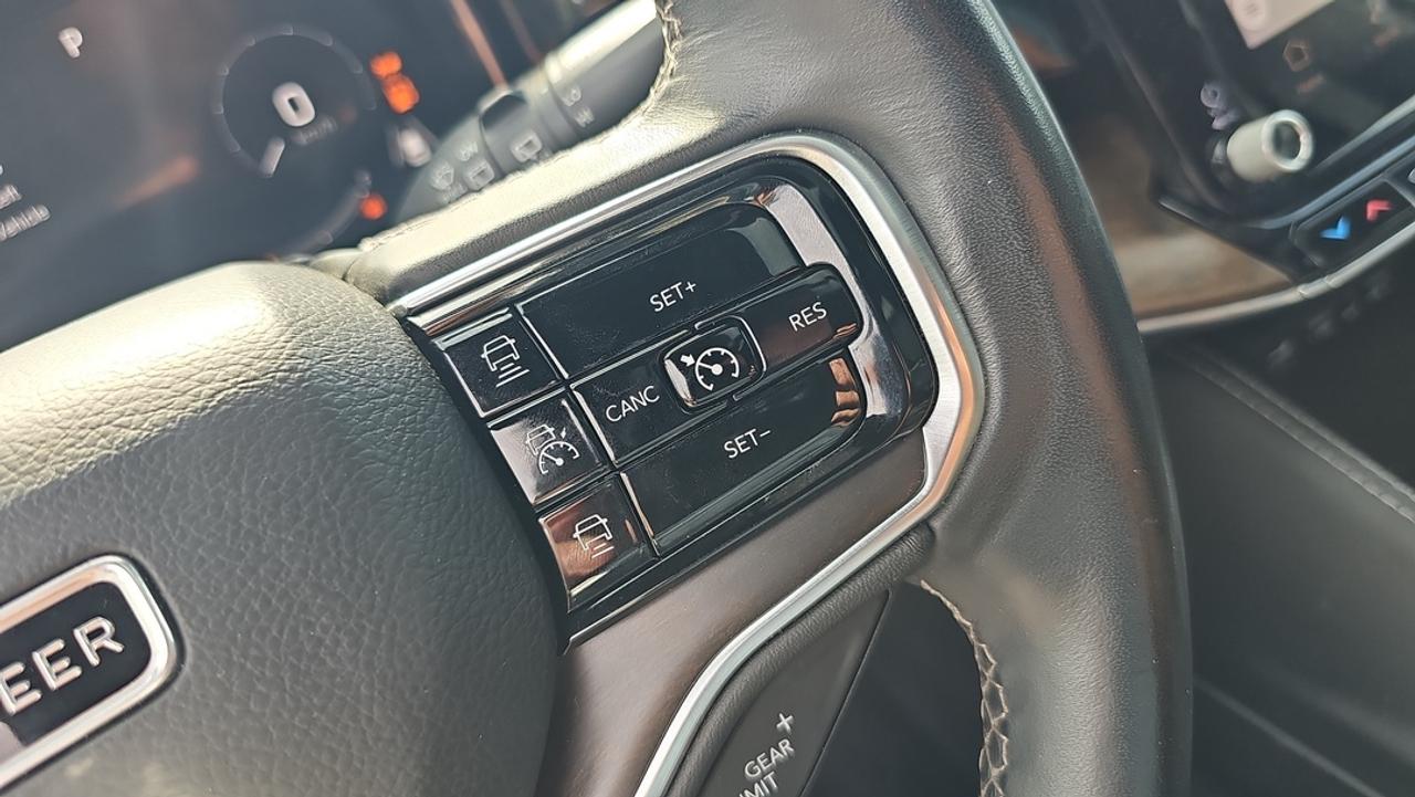 2022 Jeep Grand Wagoneer 6.4L V8 Hemi, Leather, Heated & Cooled Seats Photo
