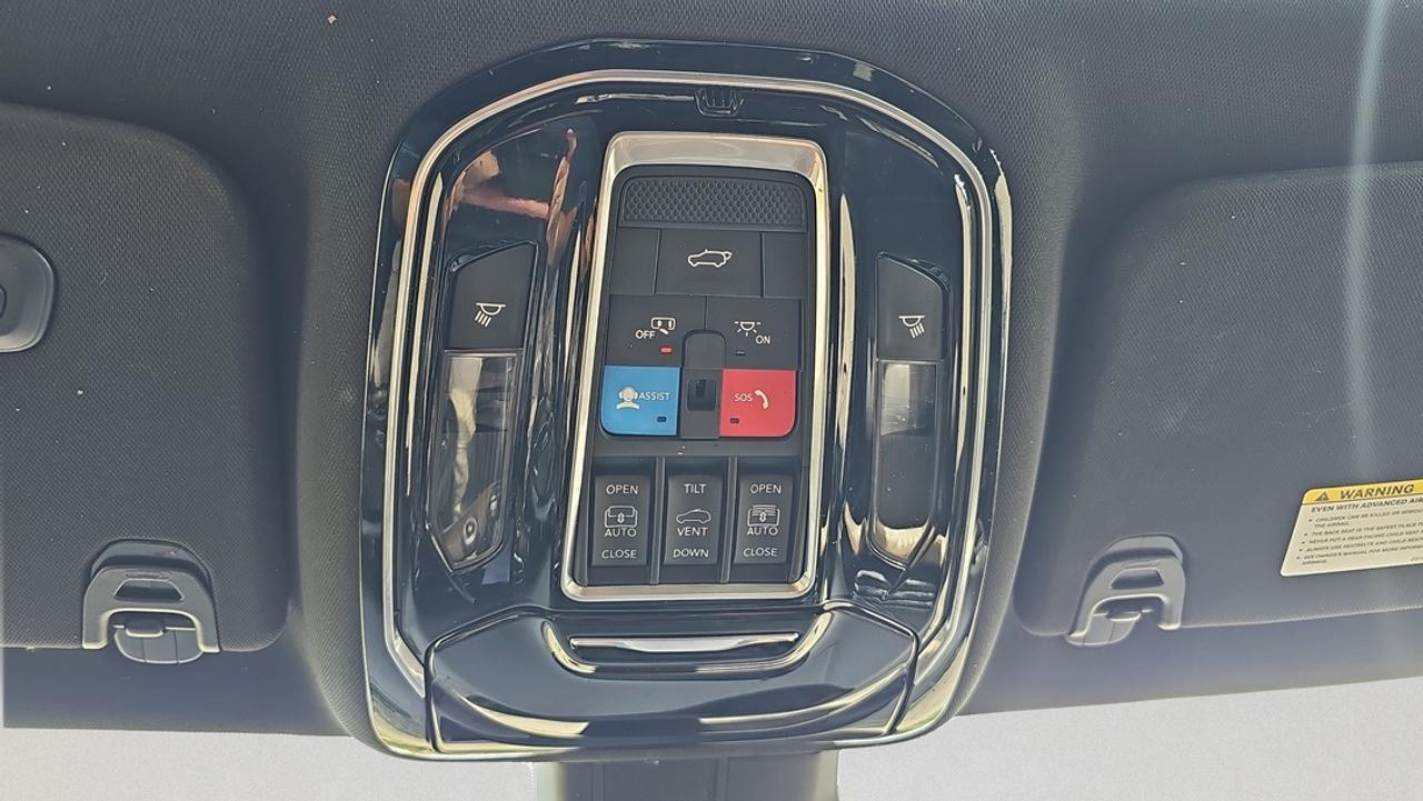 2022 Jeep Grand Wagoneer 6.4L V8 Hemi, Leather, Heated & Cooled Seats Photo