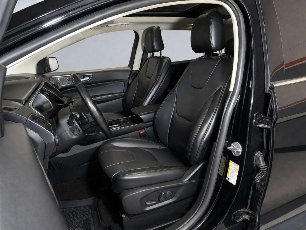 2020 Ford Edge Titanium AWD   Panoramic Sunroof   Leather   Navigation   Remote Start   Driver Assist Photo