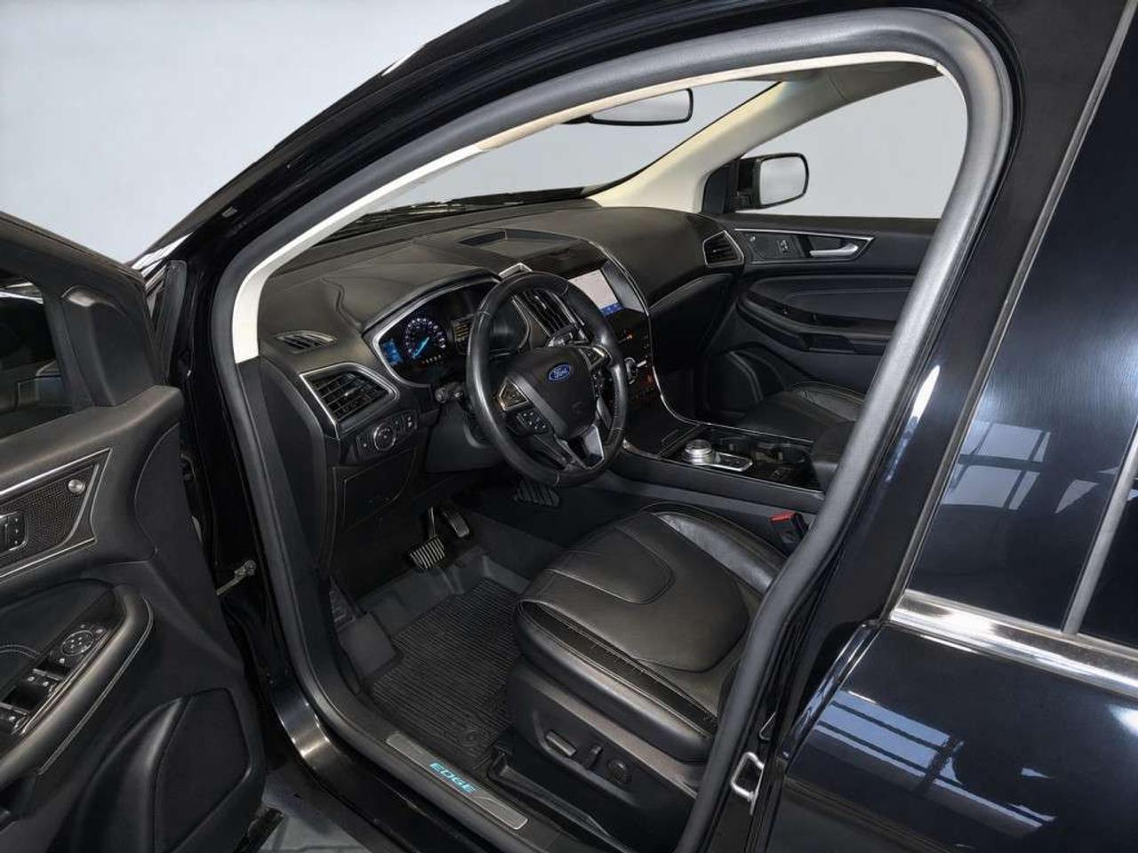 2020 Ford Edge Titanium AWD   Panoramic Sunroof   Leather   Navigation   Remote Start   Driver Assist Photo