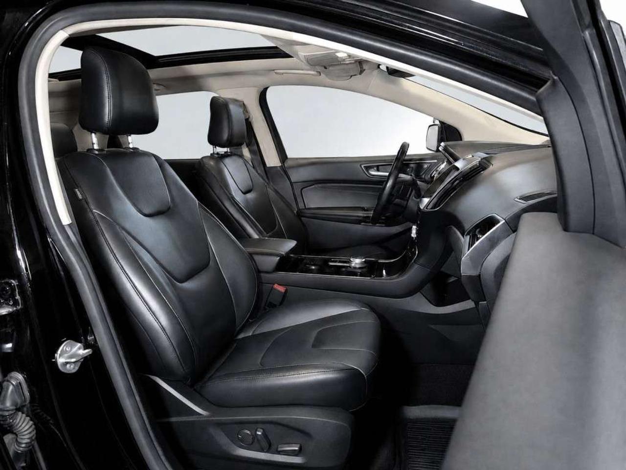 2020 Ford Edge Titanium AWD   Panoramic Sunroof   Leather   Navigation   Remote Start   Driver Assist Photo