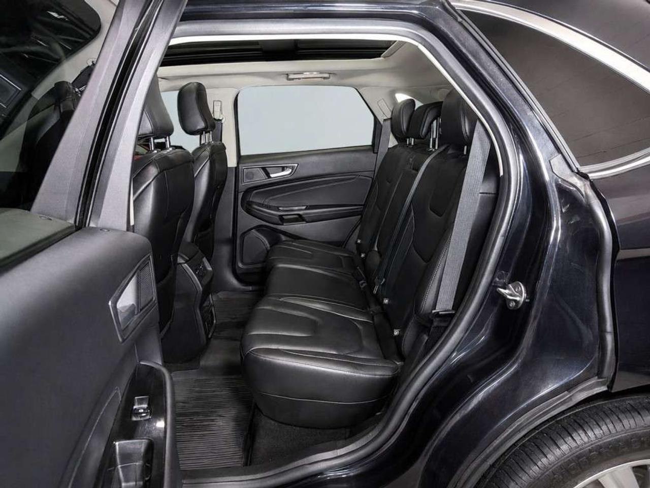 2020 Ford Edge Titanium AWD   Panoramic Sunroof   Leather   Navigation   Remote Start   Driver Assist Photo