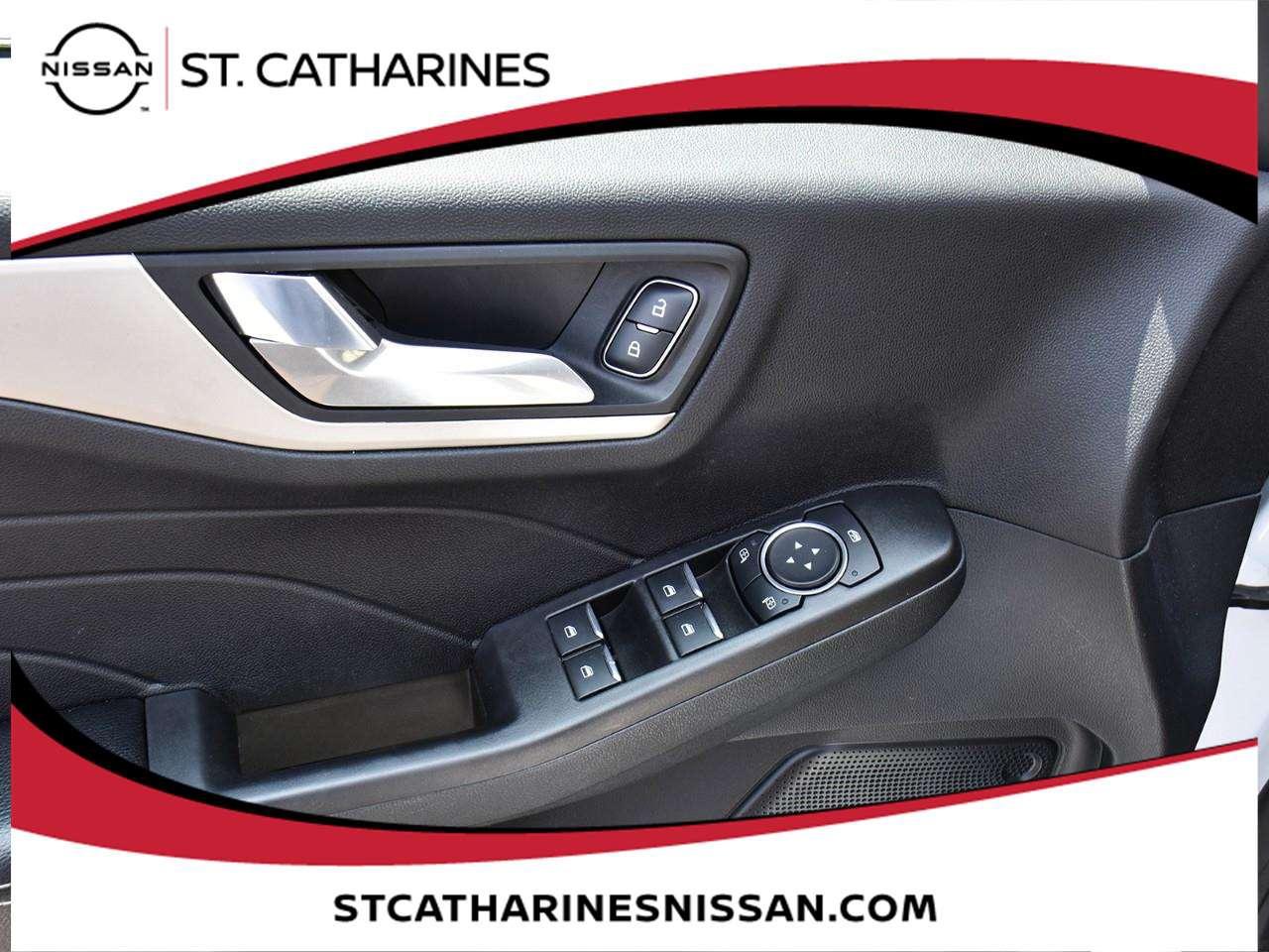 2021 Ford Escape SE Photo
