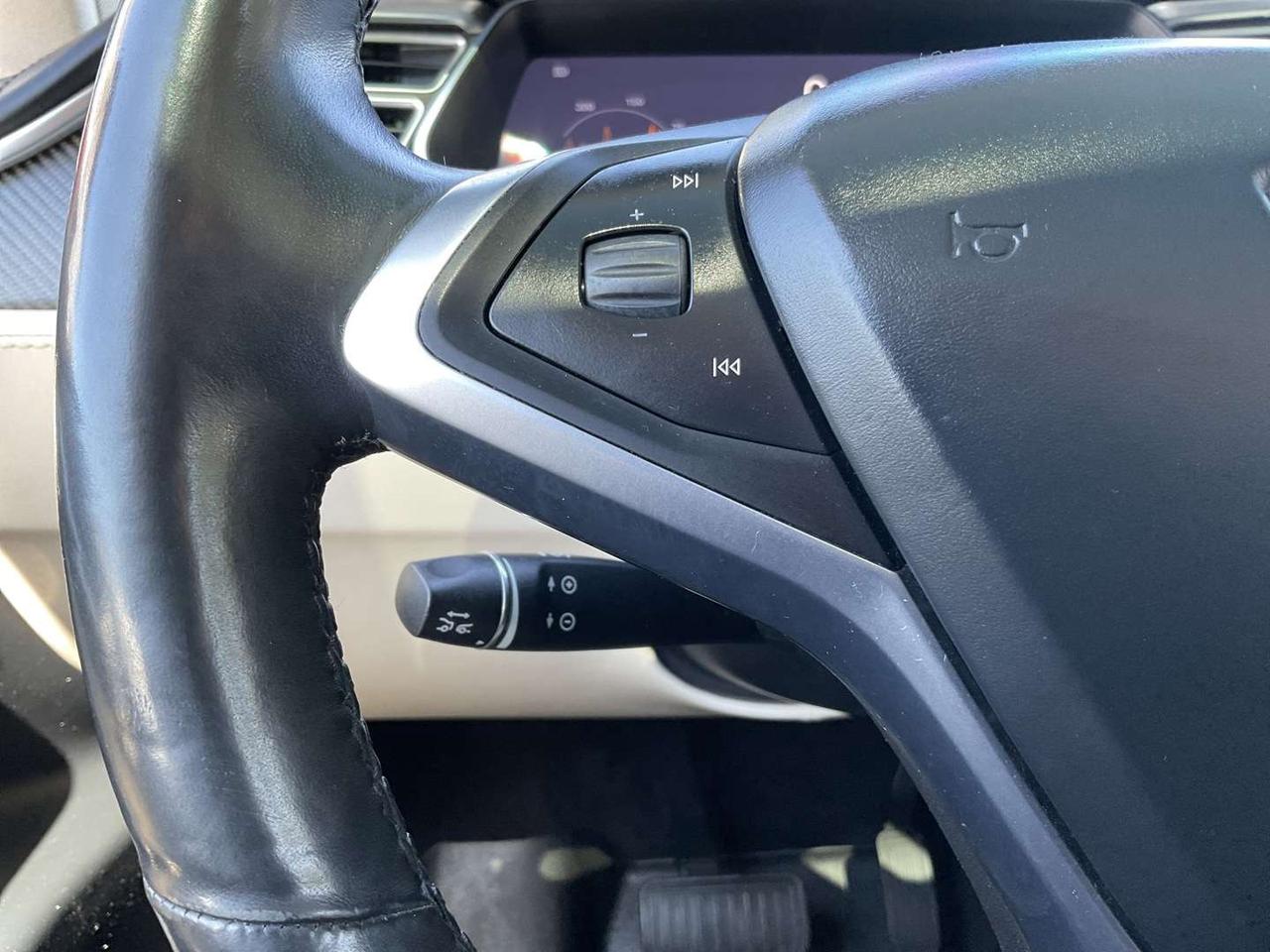 2017 Tesla Model X 100D - 7 PASS! LEATHER! NAV! CAMERAS! Photo