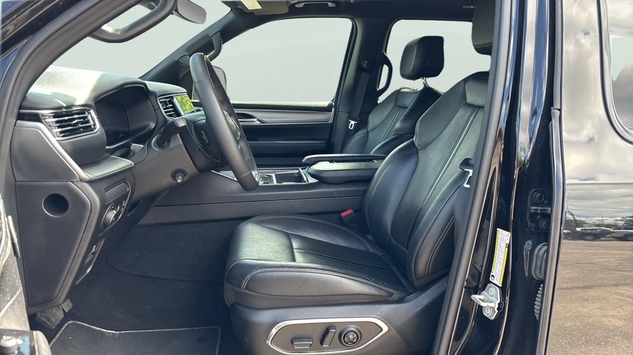 2024 Jeep Wagoneer Series 2, 3.0L, Leather, Heated & Cooled Seats Photo