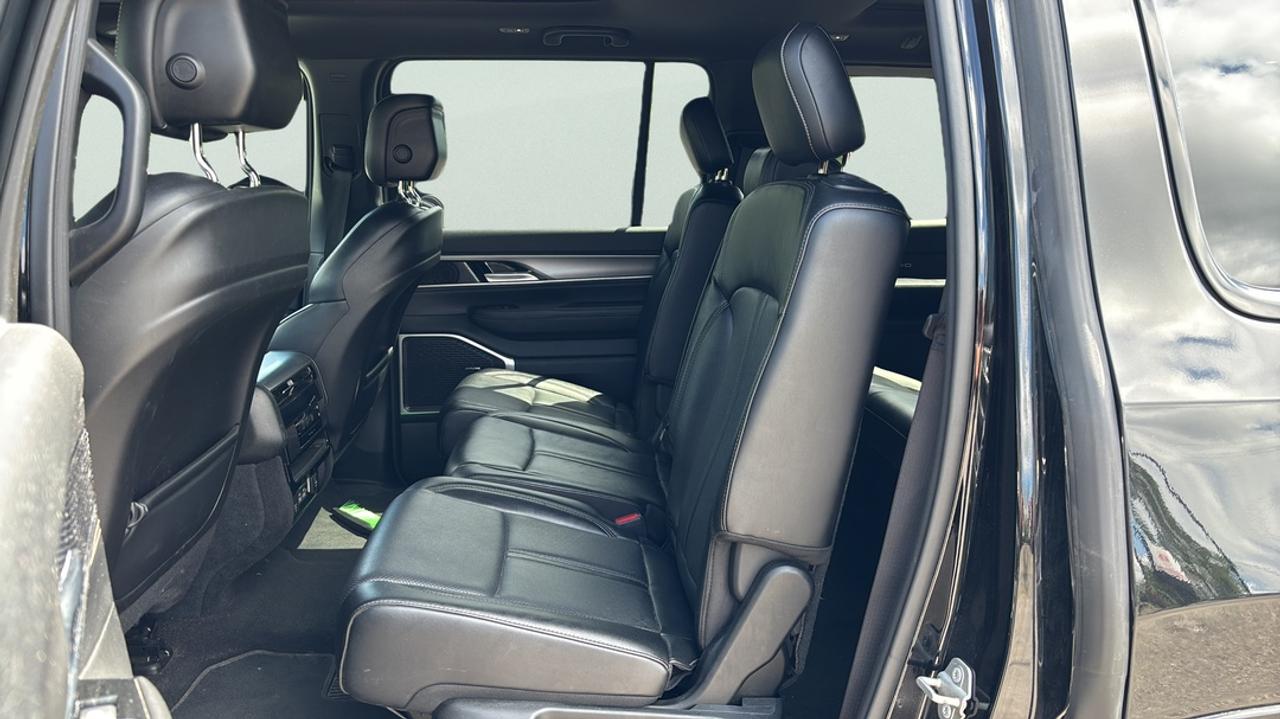 2024 Jeep Wagoneer Series 2, 3.0L, Leather, Heated & Cooled Seats Photo