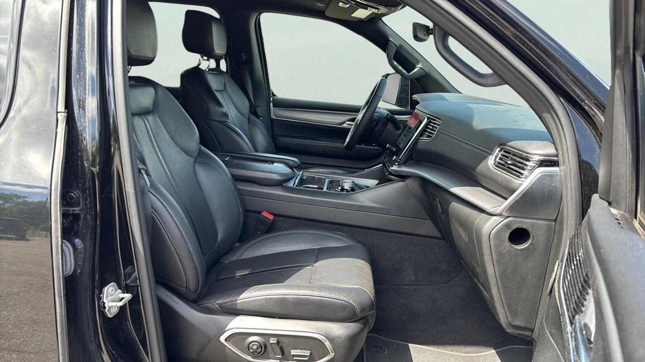 2024 Jeep Wagoneer Series 2, 3.0L, Leather, Heated & Cooled Seats Photo