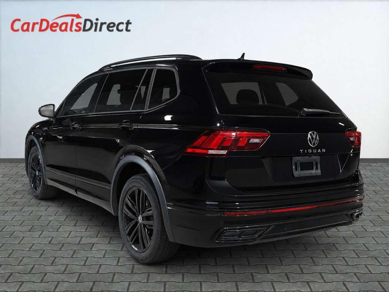 2022 Volkswagen Tiguan Comfortline R-Line Black Edition 4MOTION    Leather   Panoramic Sunroof   Remote Start   Blind Spot Assist   Lane Keep As Photo4