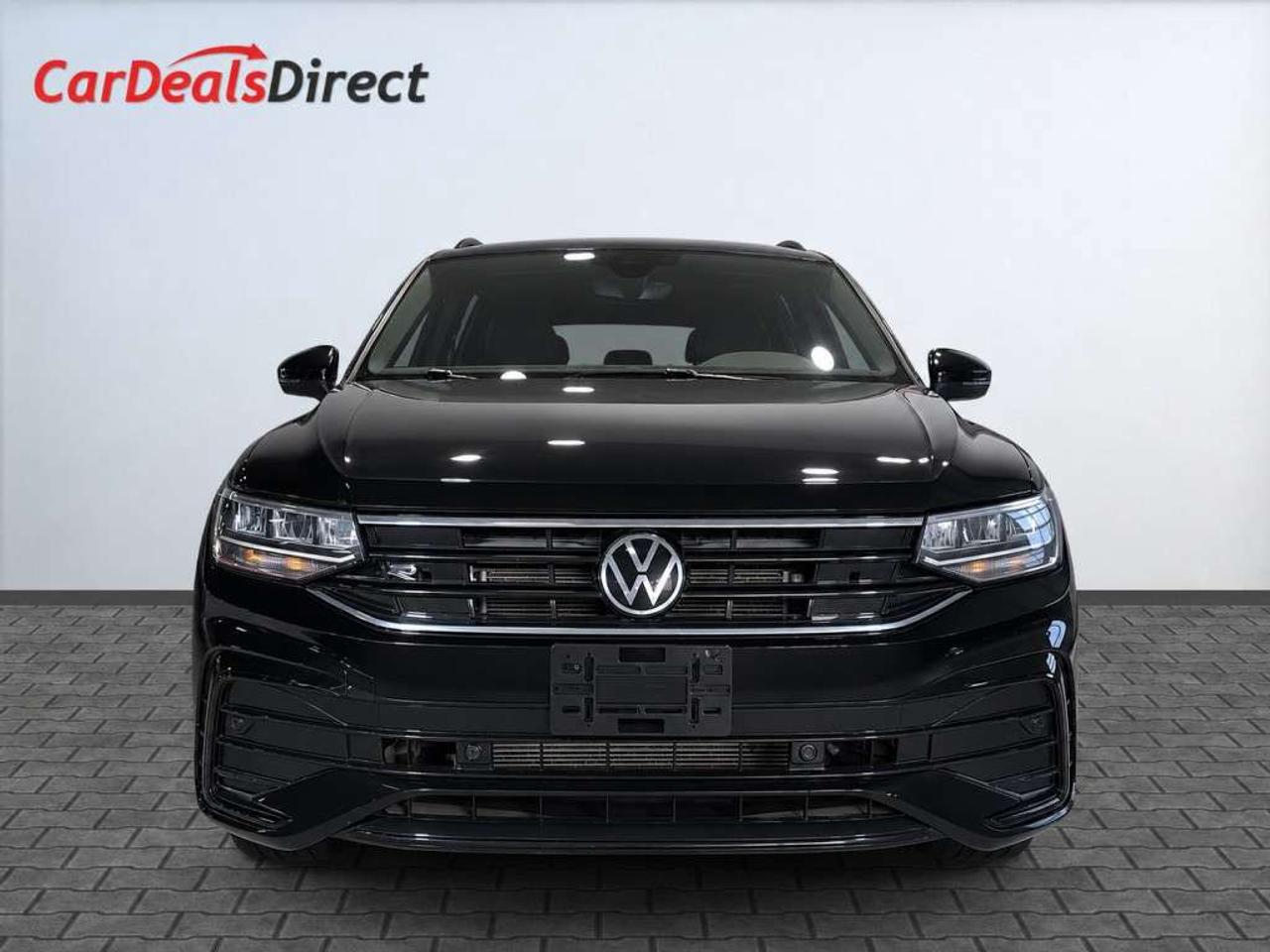 2022 Volkswagen Tiguan Comfortline R-Line Black Edition 4MOTION    Leather   Panoramic Sunroof   Remote Start   Blind Spot Assist   Lane Keep As Photo5