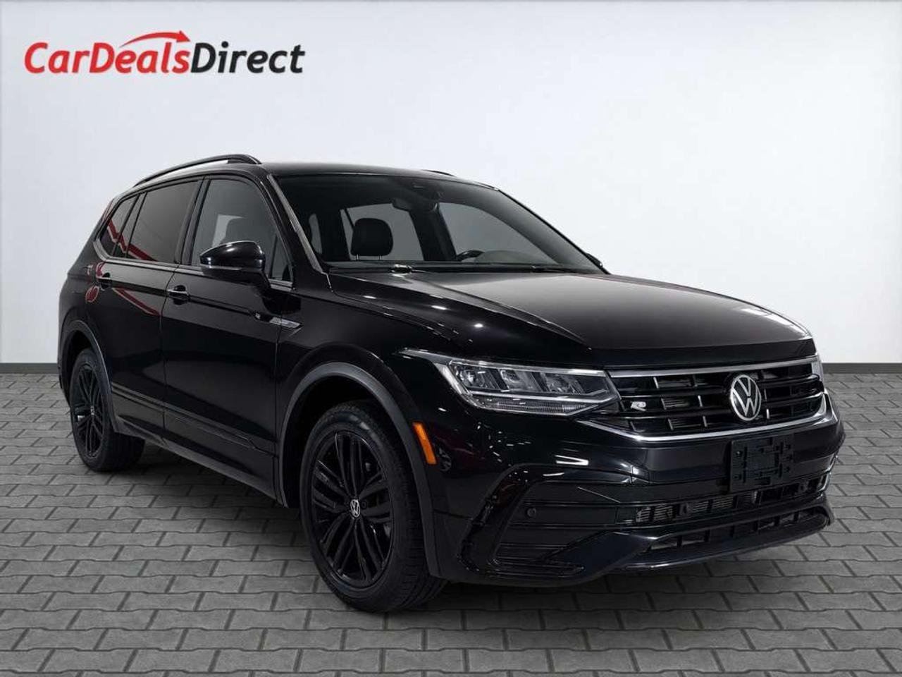2022 Volkswagen Tiguan Comfortline R-Line Black Edition 4MOTION    Leather   Panoramic Sunroof   Remote Start   Blind Spot Assist   Lane Keep As Photo