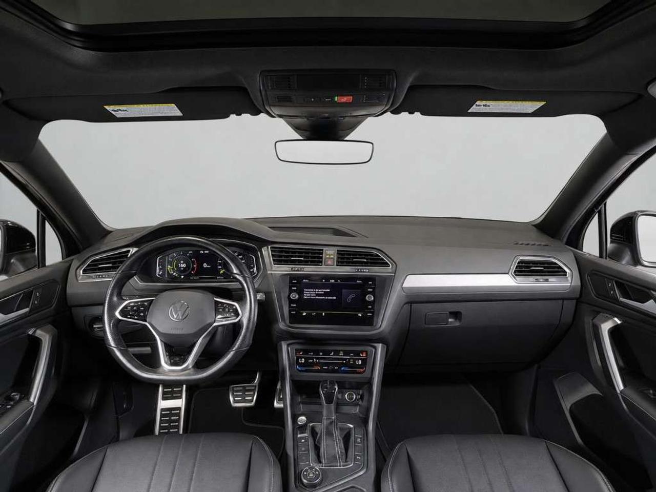 2022 Volkswagen Tiguan Comfortline R-Line Black Edition 4MOTION    Leather   Panoramic Sunroof   Remote Start   Blind Spot Assist   Lane Keep As Photo