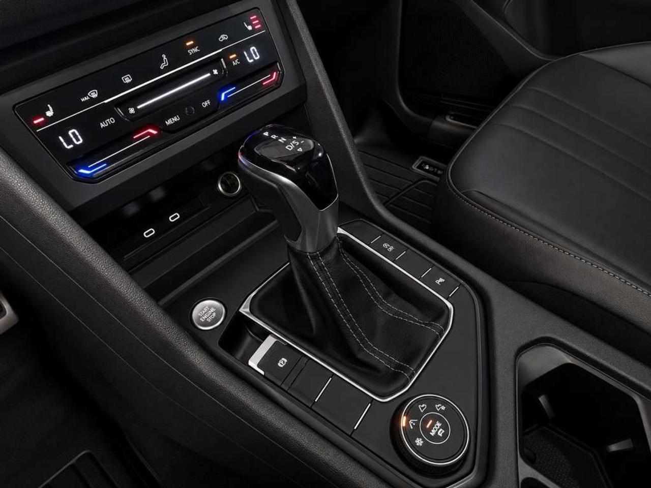 2022 Volkswagen Tiguan Comfortline R-Line Black Edition 4MOTION    Leather   Panoramic Sunroof   Remote Start   Blind Spot Assist   Lane Keep As Photo