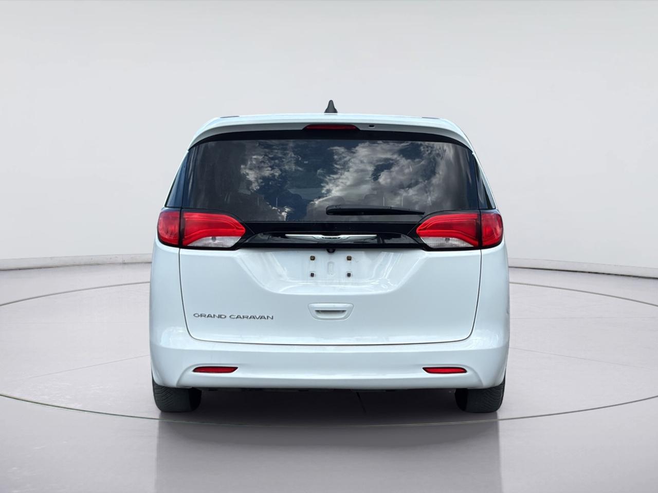 2024 Chrysler Grand Caravan SXT,Power Doors, Back up Camera, Heated Power Seat Photo3