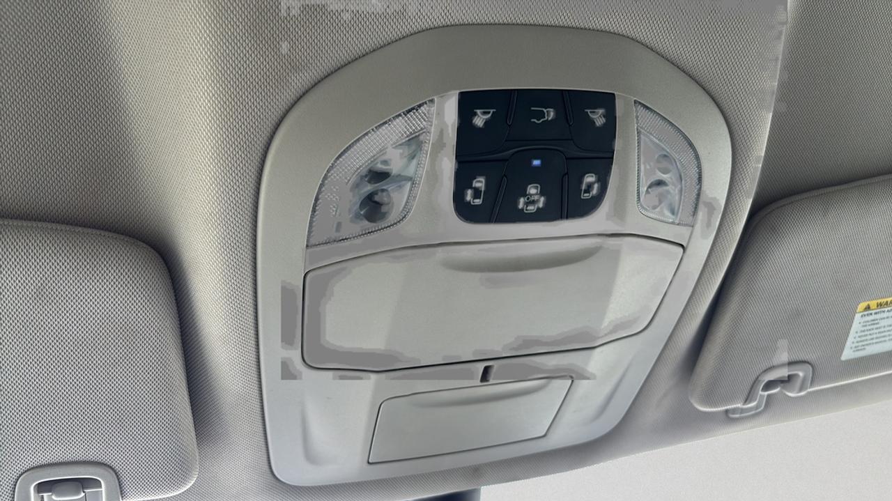 2024 Chrysler Grand Caravan SXT,Power Doors, Back up Camera, Heated Power Seat Photo