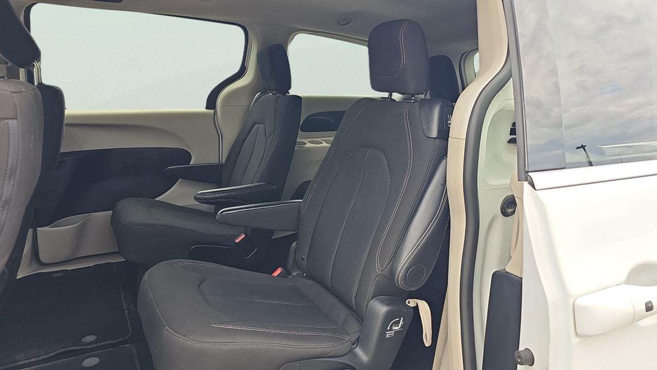2024 Chrysler Grand Caravan Power Doors, Back up Camera, Heated Power Seats Photo