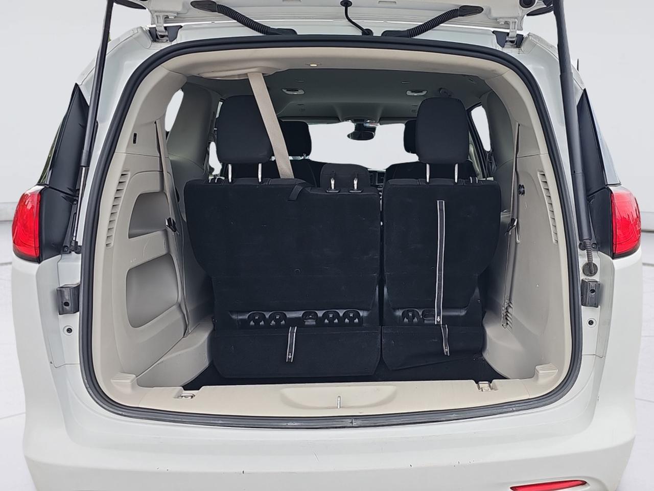 2024 Chrysler Grand Caravan Power Doors, Back up Camera, Heated Power Seats Photo