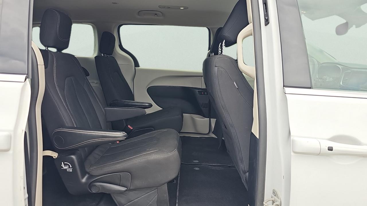 2024 Chrysler Grand Caravan Power Doors, Back up Camera, Heated Power Seats Photo