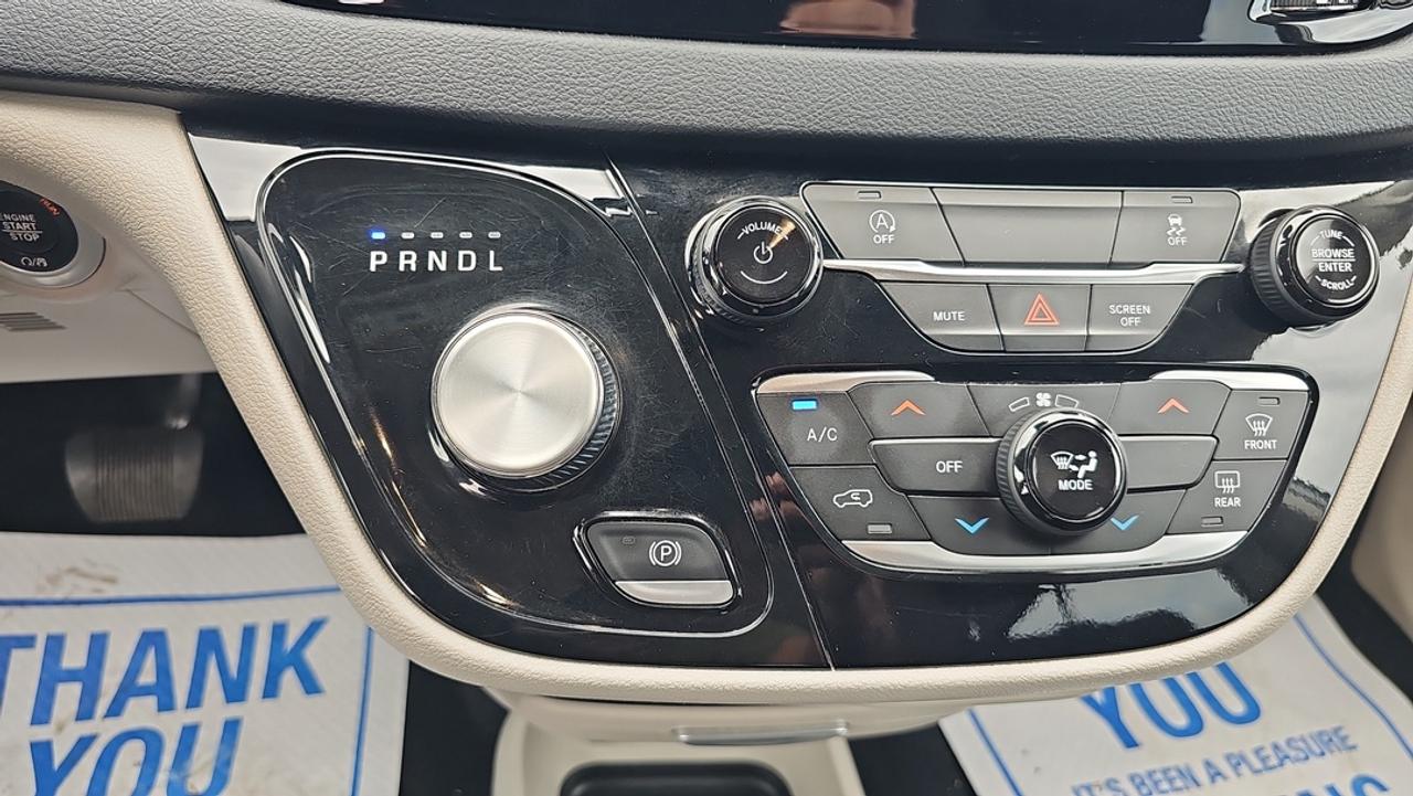 2024 Chrysler Grand Caravan Power Doors, Back up Camera, Heated Power Seats Photo
