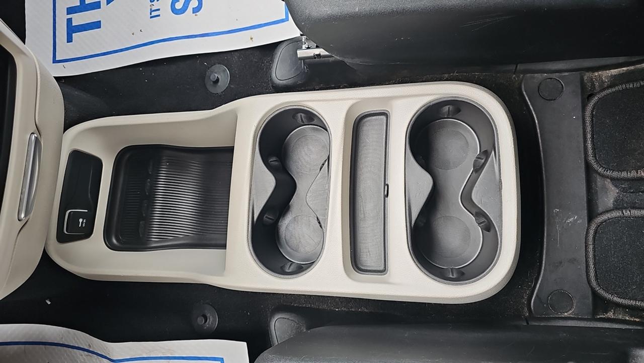 2024 Chrysler Grand Caravan Power Doors, Back up Camera, Heated Power Seats Photo