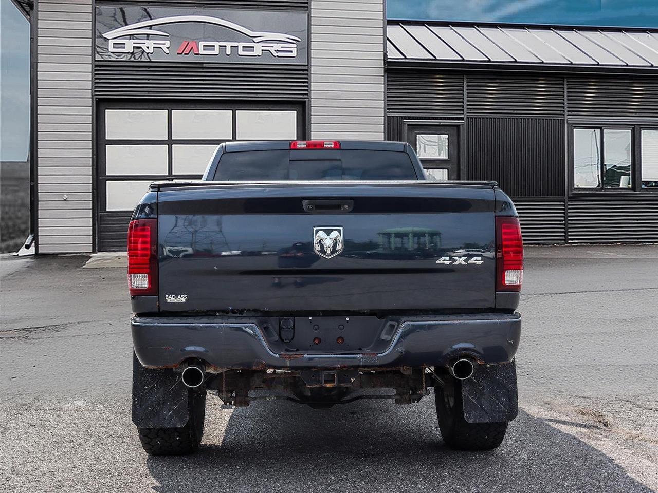 2015 RAM 1500 SPORT Photo3