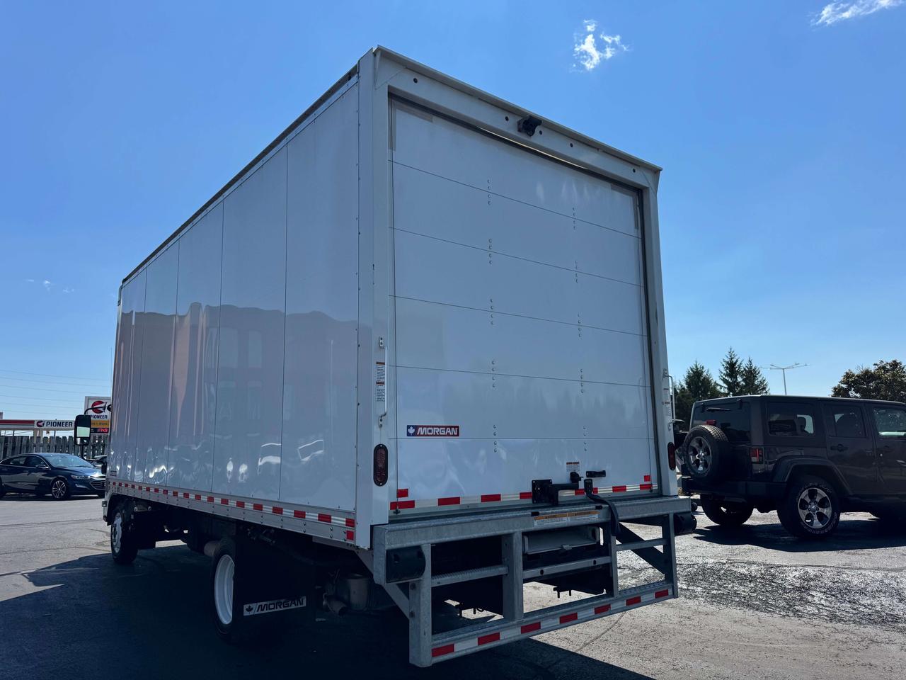 2024 Isuzu NPR 20 FT CUBE Photo5
