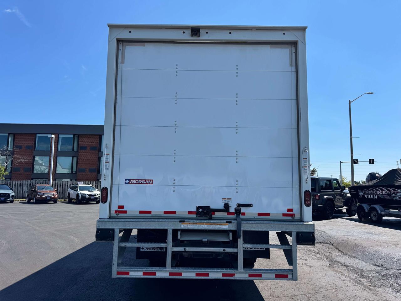 2024 Isuzu NPR 20 FT CUBE Photo2