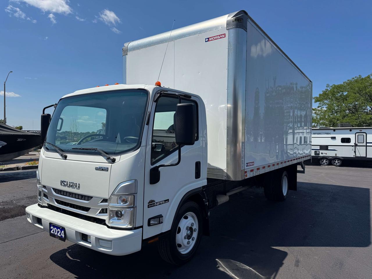 2024 Isuzu NPR 20 FT CUBE Photo0