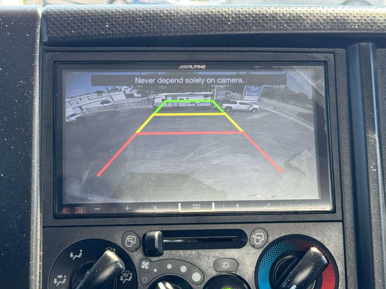 2024 Isuzu NPR 20 FT CUBE Photo