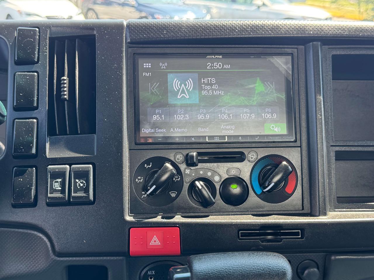 2024 Isuzu NPR 20 FT CUBE Photo