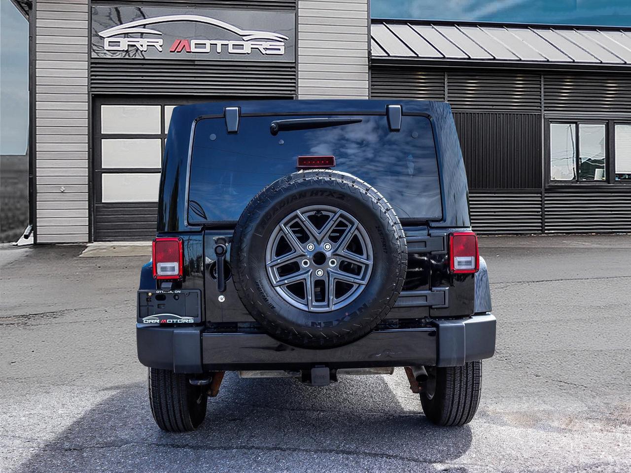 2017 Jeep Wrangler 4WD 4DR SAHARA Photo