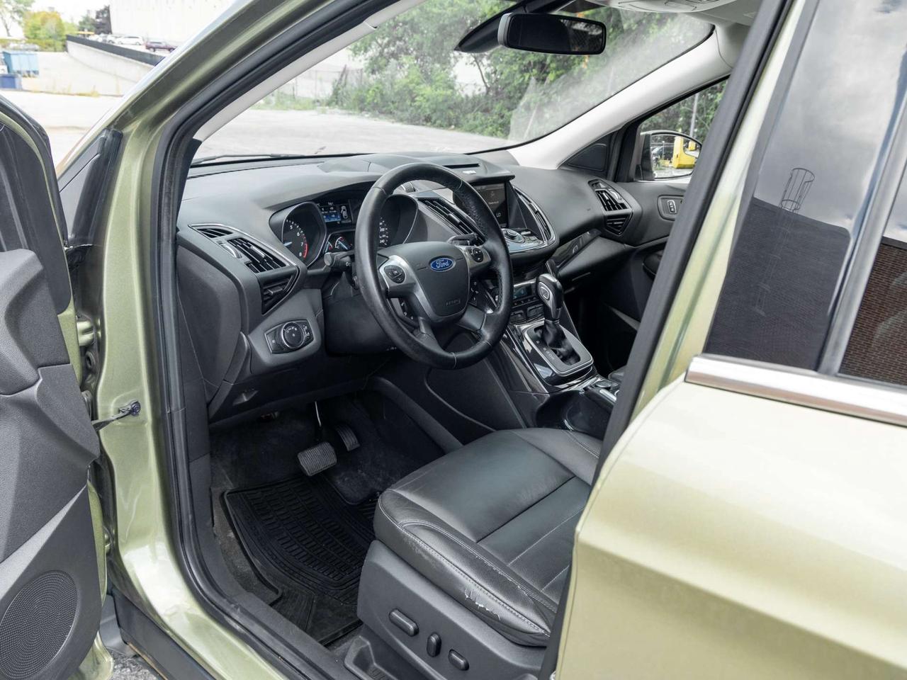 2014 Ford Escape 4WD Titanium, Nav, Camera, Leather Photo