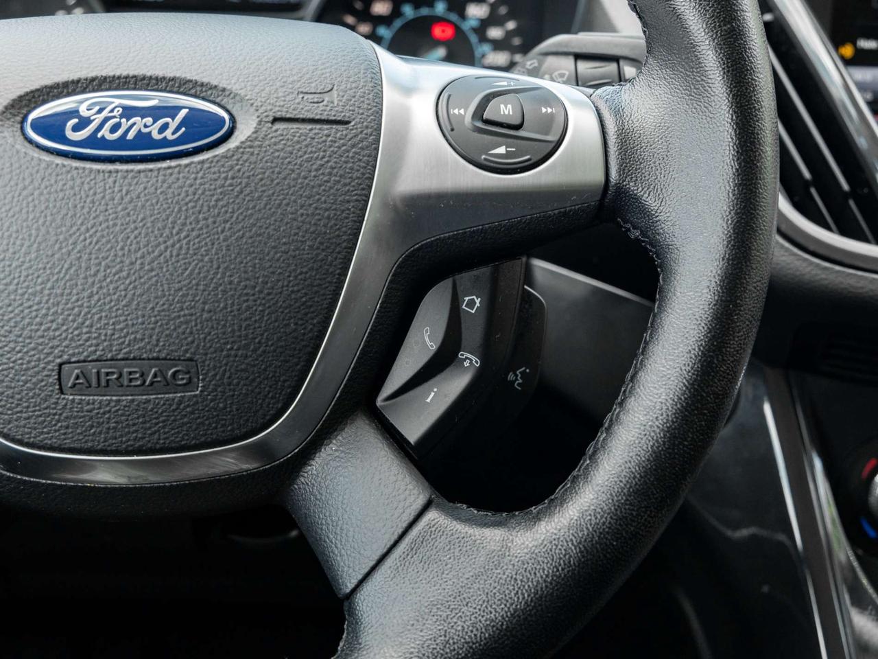 2014 Ford Escape 4WD Titanium, Nav, Camera, Leather Photo