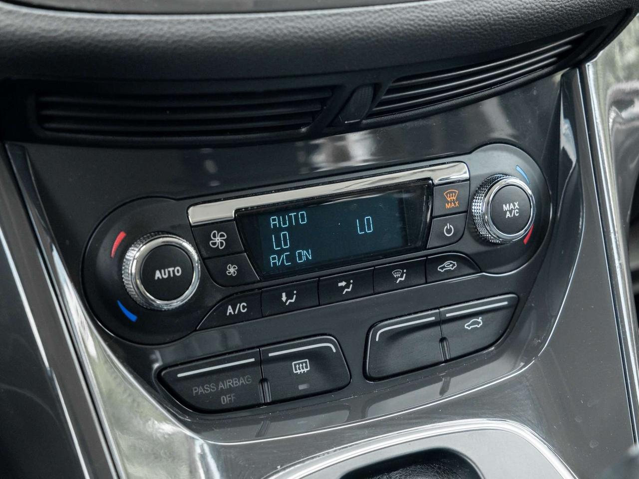 2014 Ford Escape 4WD Titanium, Nav, Camera, Leather Photo