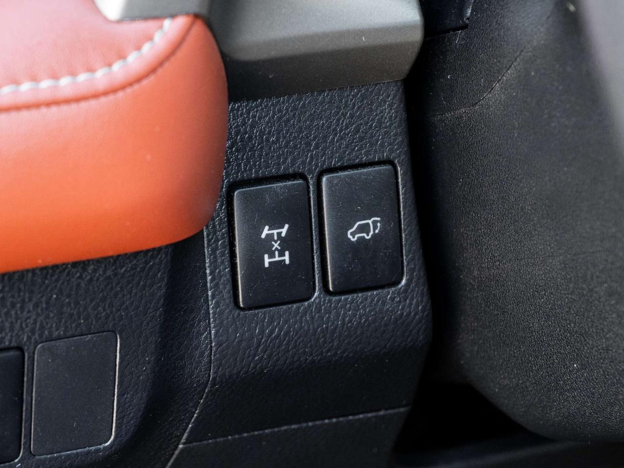 2013 Toyota RAV4 AWD LIMITED Photo
