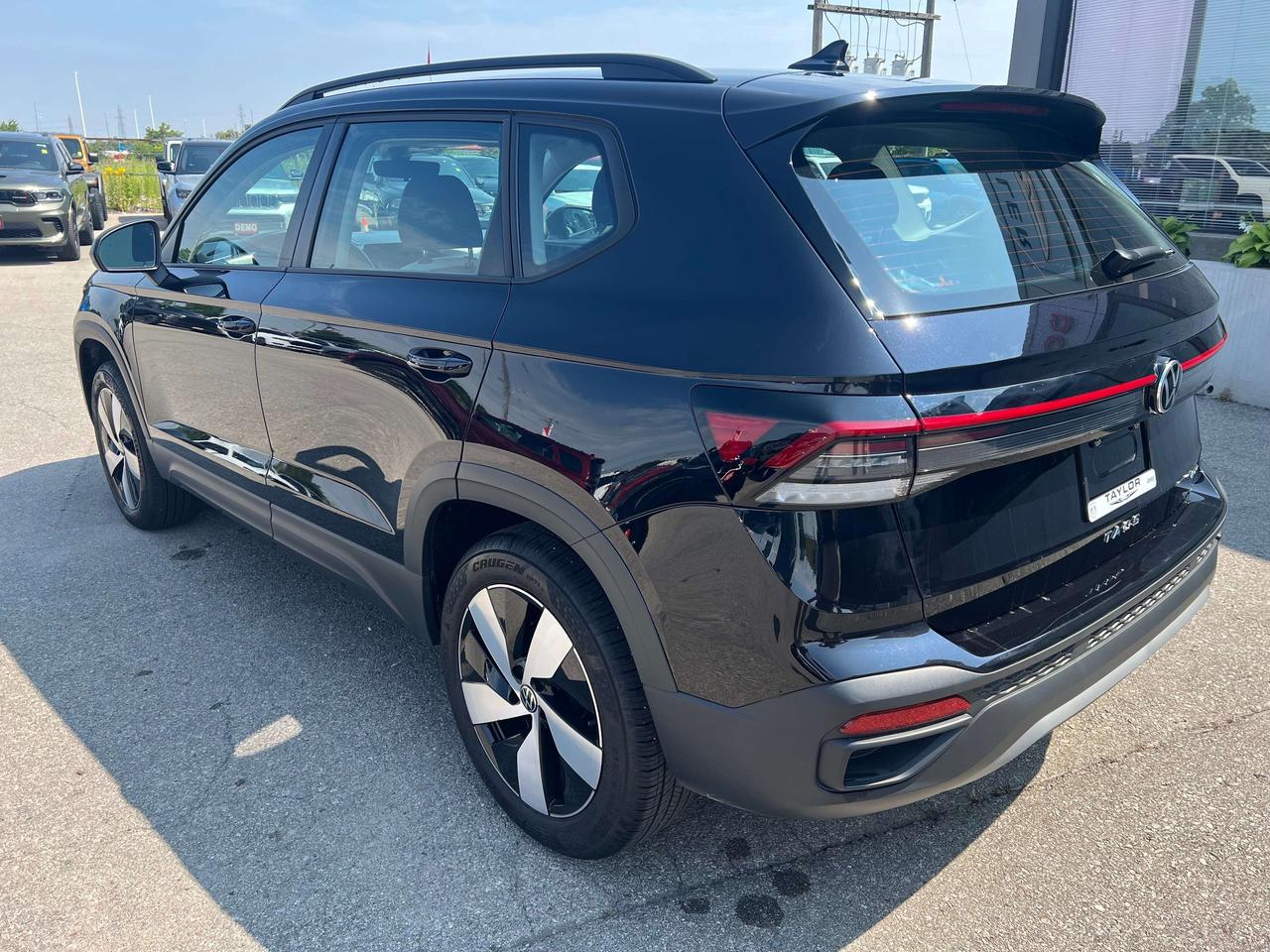 2025 Volkswagen Taos Trendline AWD *HEATED SEATS *WIRELESS CARPLAY Photo