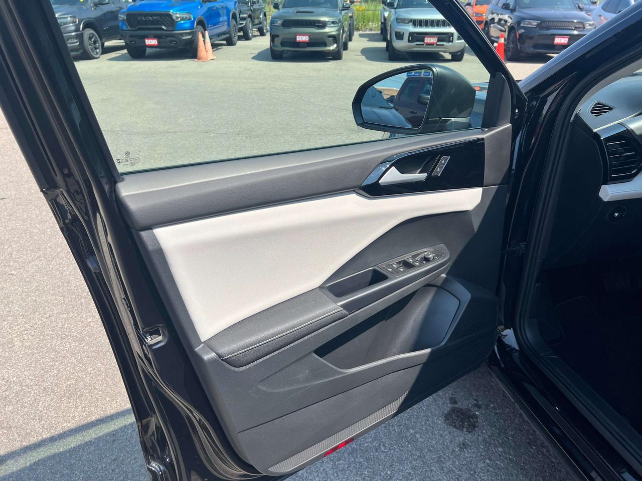 2025 Volkswagen Taos Trendline AWD *HEATED SEATS *WIRELESS CARPLAY Photo