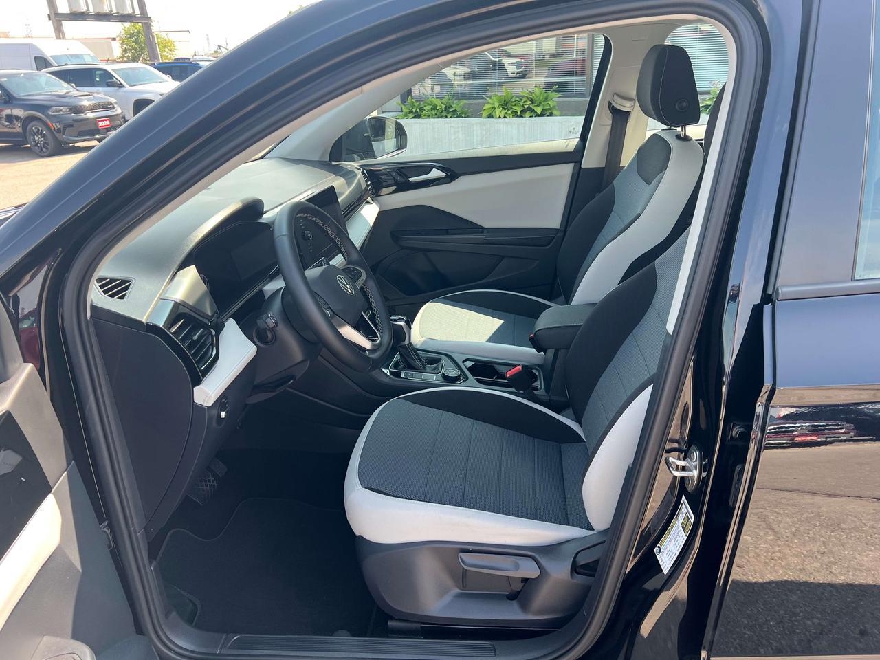 2025 Volkswagen Taos Trendline AWD *HEATED SEATS *WIRELESS CARPLAY Photo