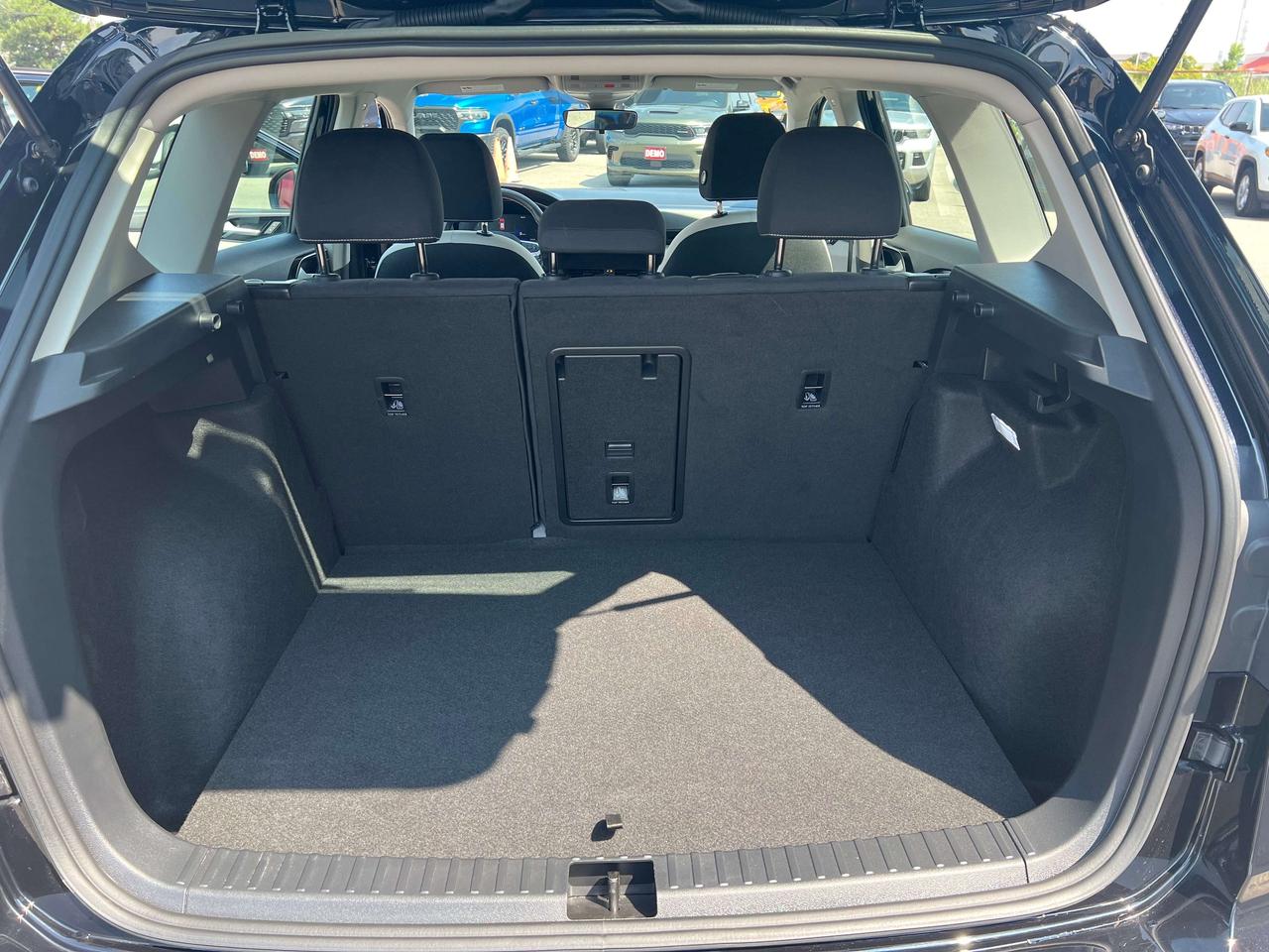 2025 Volkswagen Taos Trendline AWD *HEATED SEATS *WIRELESS CARPLAY Photo
