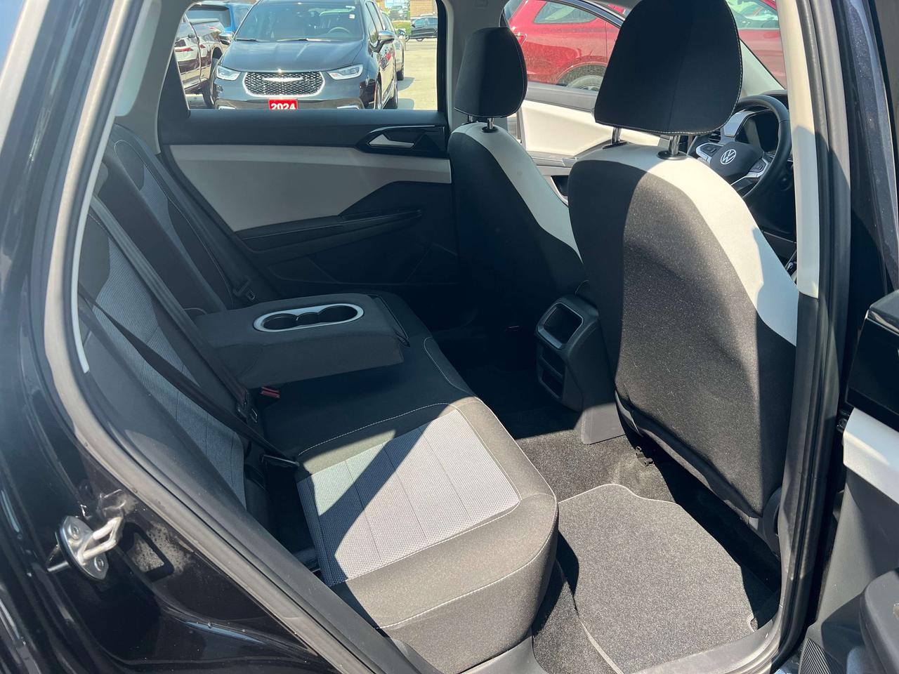 2025 Volkswagen Taos Trendline AWD *HEATED SEATS *WIRELESS CARPLAY Photo