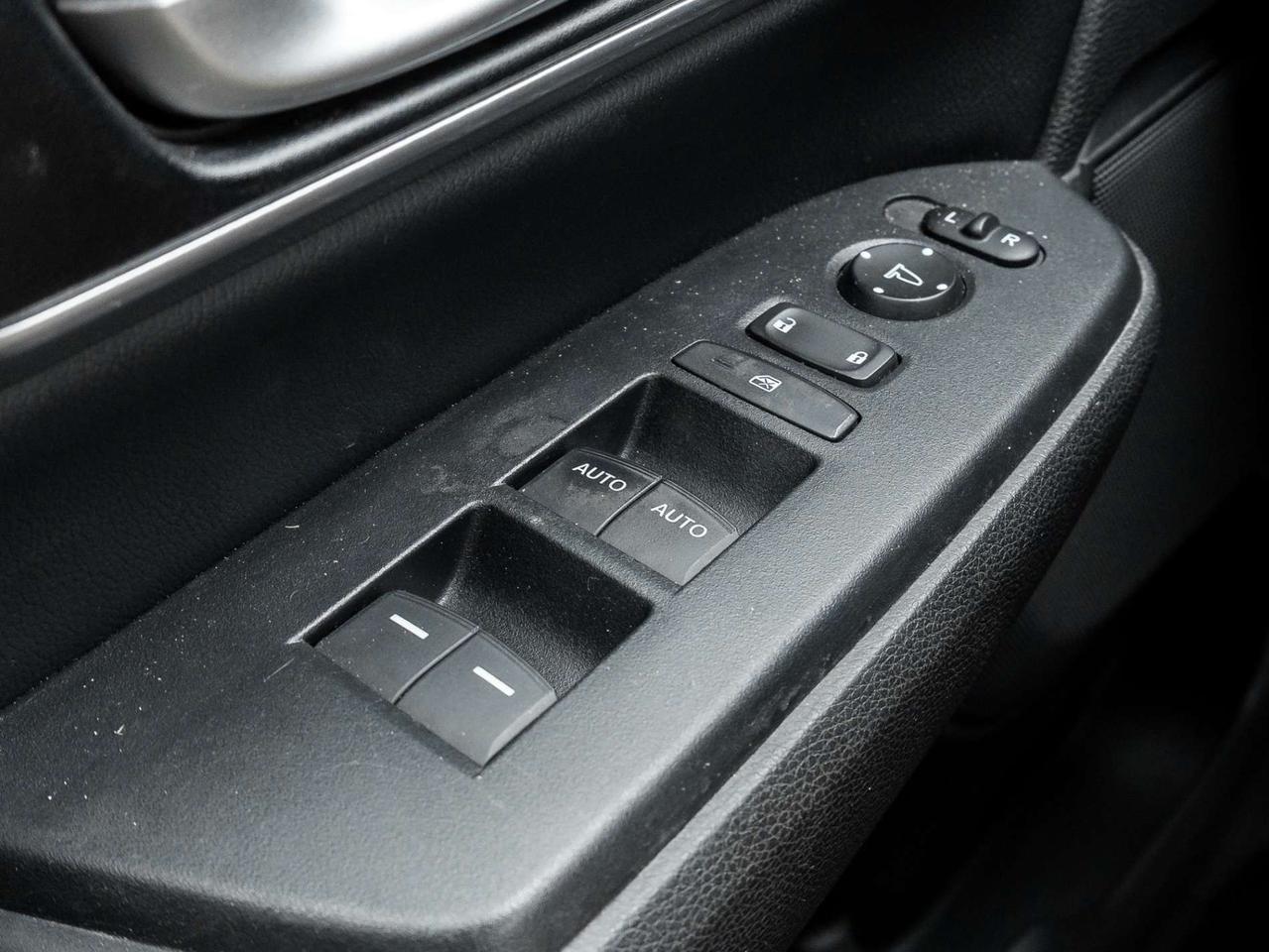 2017 Honda CR-V AWD Touring, Nav, Camera, Leather, Sunroof Photo