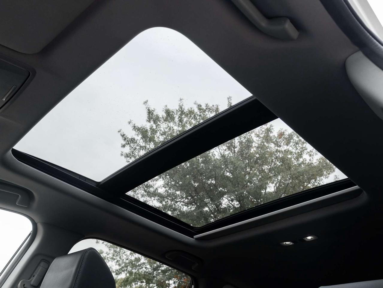 2017 Honda CR-V AWD Touring, Nav, Camera, Leather, Sunroof Photo