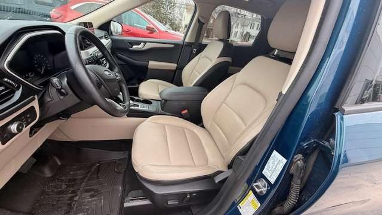2020 Ford Escape SEL AWD, LEATHER, POWER LIFTGATE, 1 OWNER Photo