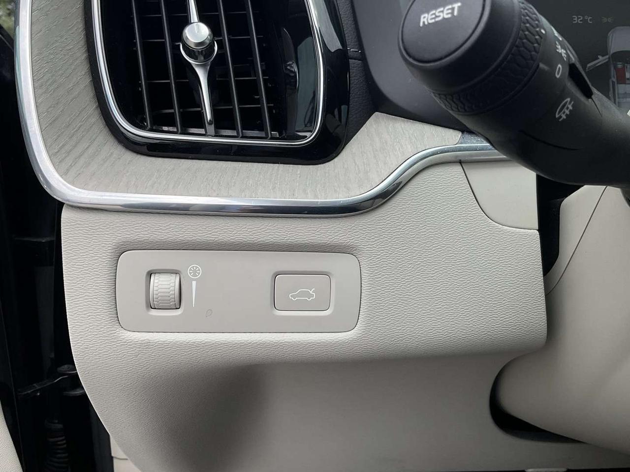 2021 Volvo XC60 T6 Inscription AWD - WHITE LTHR! NAV! 360 CAM! BSM! H/K AUDIO! Photo