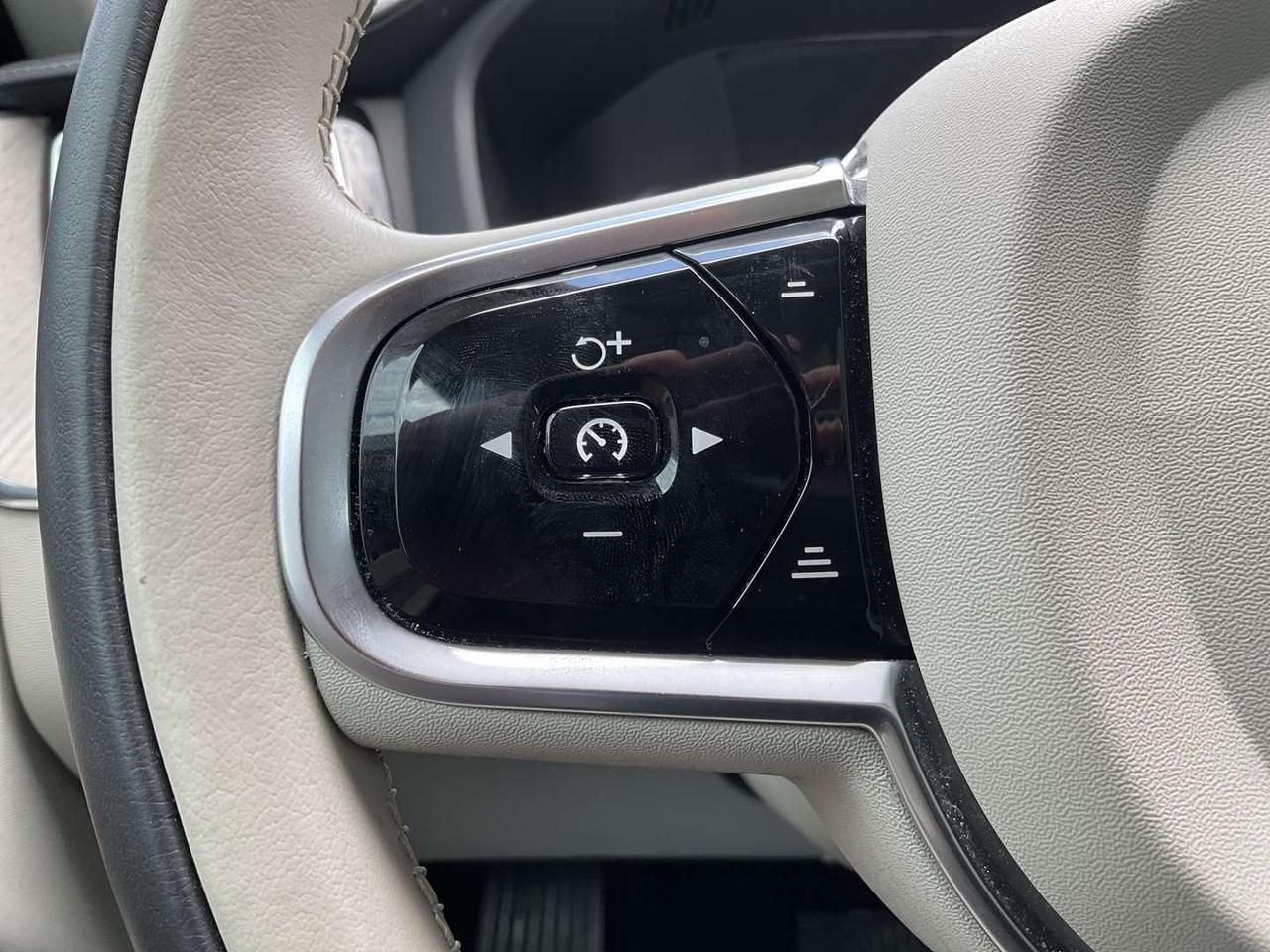 2021 Volvo XC60 T6 Inscription AWD - WHITE LTHR! NAV! 360 CAM! BSM! H/K AUDIO! Photo