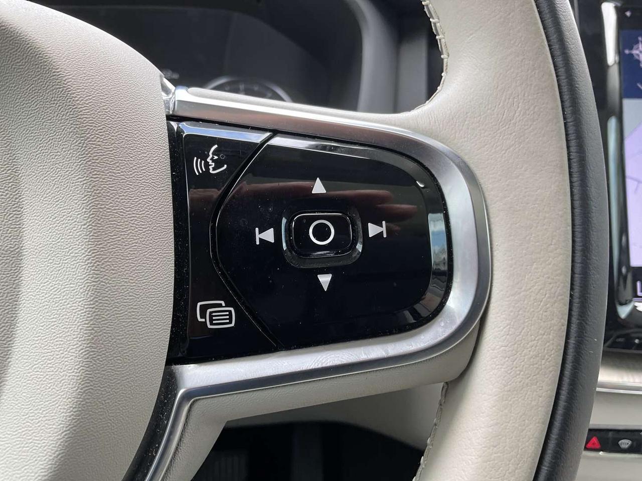 2021 Volvo XC60 T6 Inscription AWD - WHITE LTHR! NAV! 360 CAM! BSM! H/K AUDIO! Photo