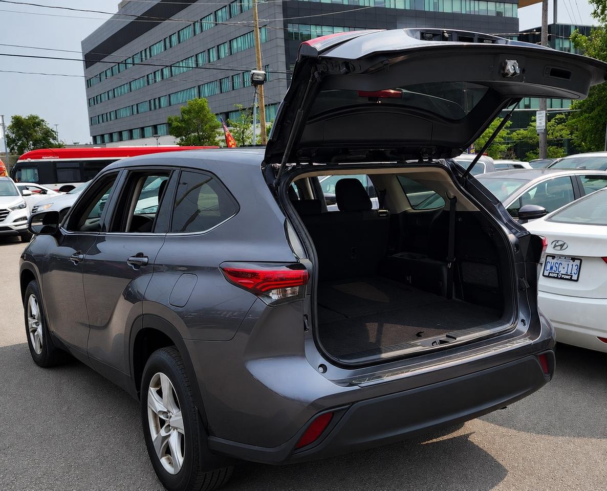 2020 Toyota Highlander LE 8 Seats AWD Photo