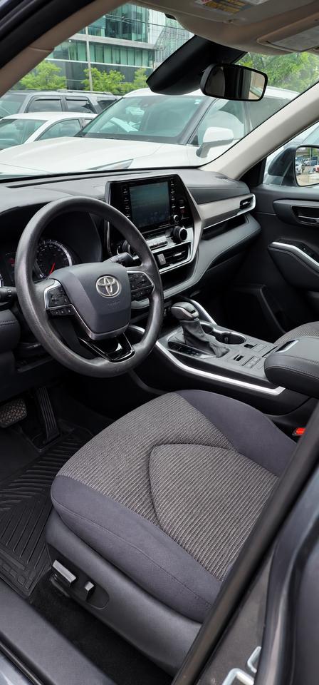 2020 Toyota Highlander LE 8 Seats AWD Photo