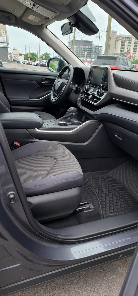 2020 Toyota Highlander LE 8 Seats AWD Photo