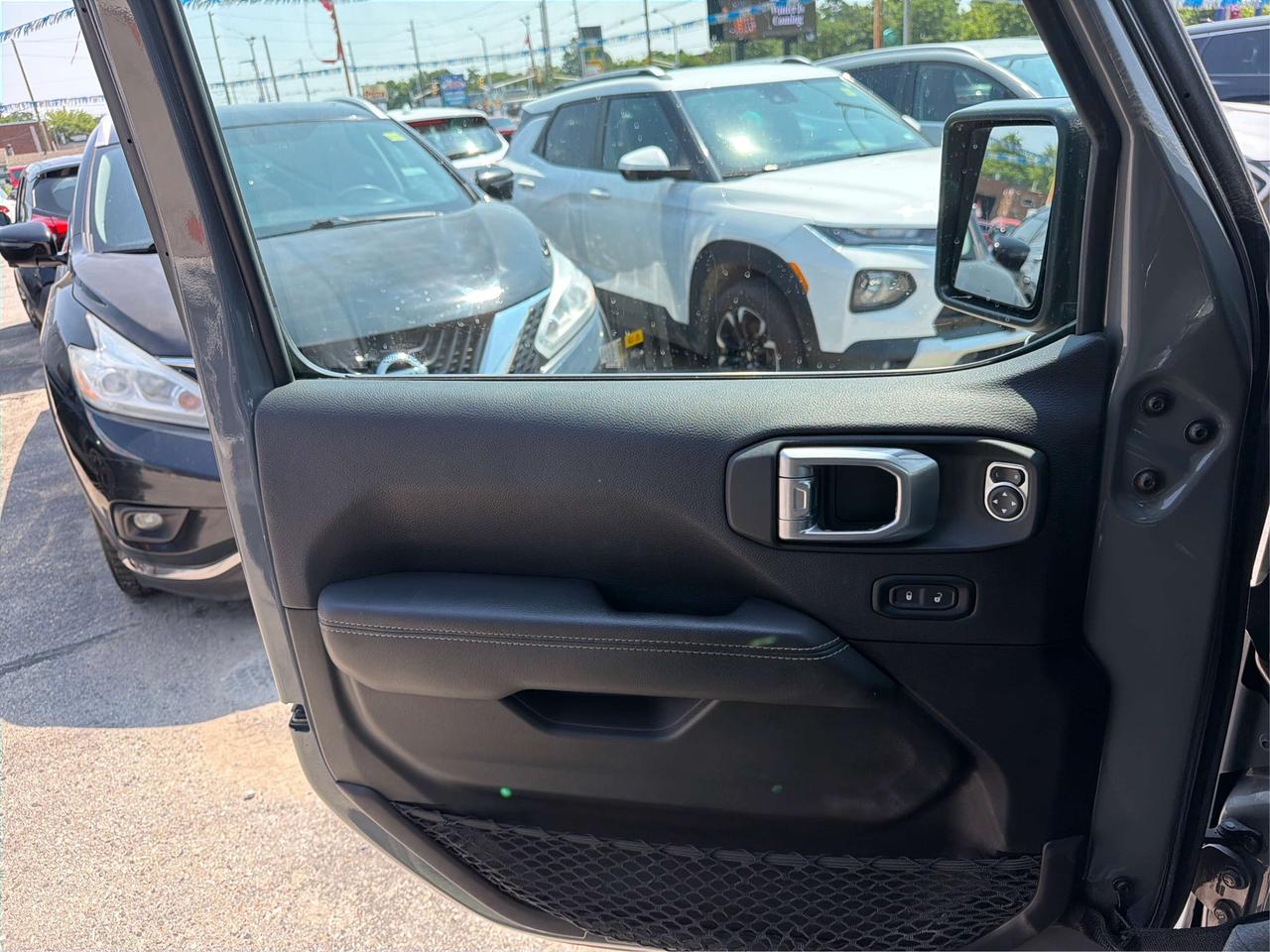 2023 Jeep Wrangler Sahara POWER SLIDING ROOF MUST SEE HOW COOL! Photo