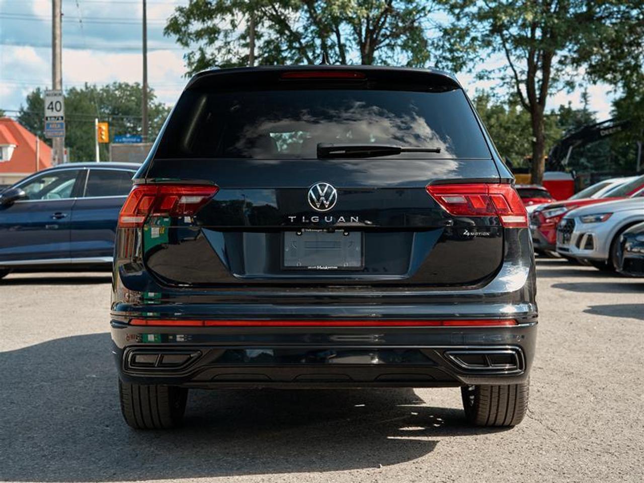 2022 Volkswagen Tiguan Comfortline R-Line Black 2.0T 8sp at w/Tip 4M Photo